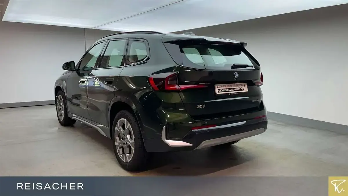 Gebraucht BMW X1 xLine 150 PS (110 kW) 2025 Sanremo green metallic SUV