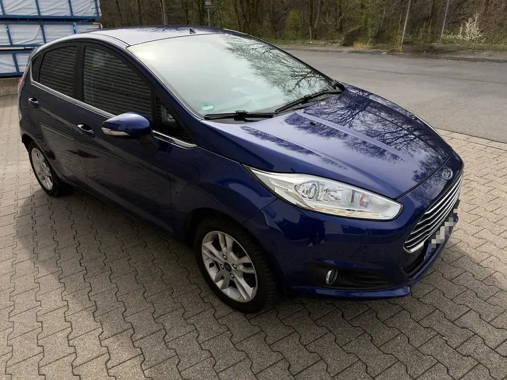 Gebraucht Ford Fiesta Titanium 101 PS (74 kW) 2017 Blau Kleinwagen