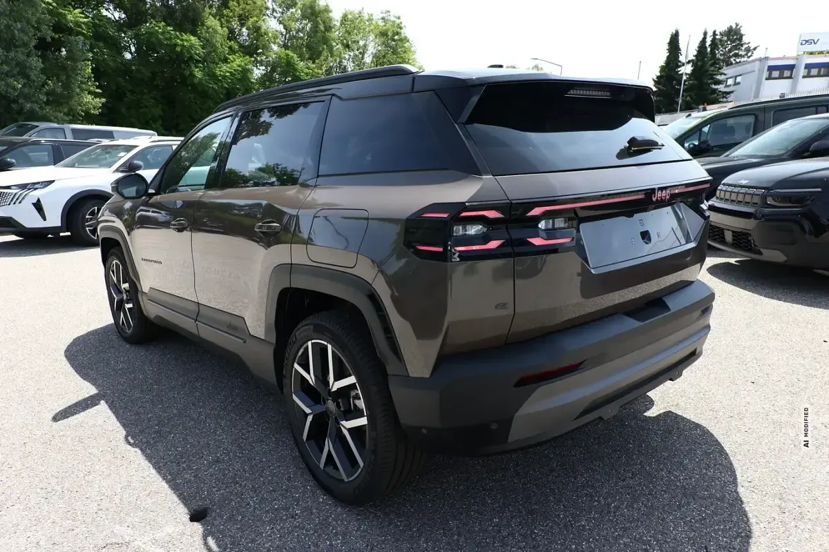 Neu Jeep Compass 156 kW (213 PS) 2026 Braun metallic SUV