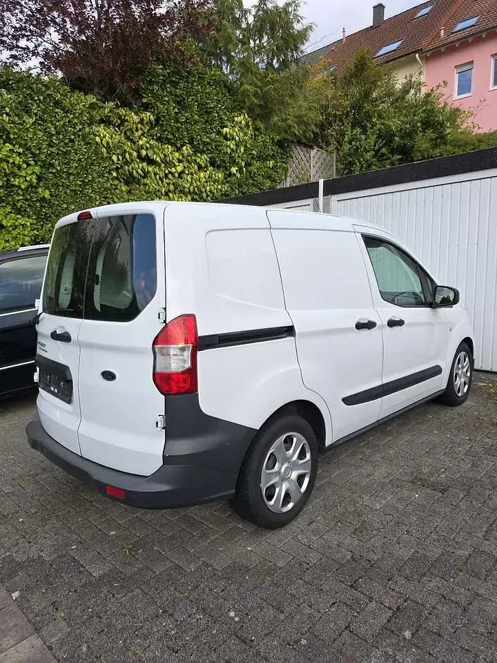 Gebraucht Ford Courier Trend 75 PS (55 kW) 2019 Weiß Van / Kleinbus