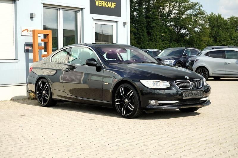 Gebraucht BMW 325 Comfort Edition 204 PS (150 kW) 2011 Schwarz Coupé