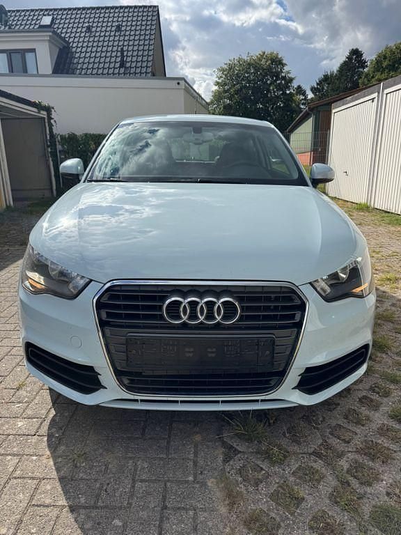 Blau Gebraucht 2012 Audi A1 Attraction Kleinwagen | 6.000 € (Guter Preis) - Bild 1/4