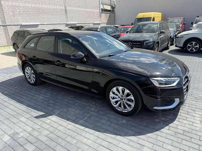 Second-hand Audi A4 Advanced 204 CP (150 kW) 2023 Negru Break