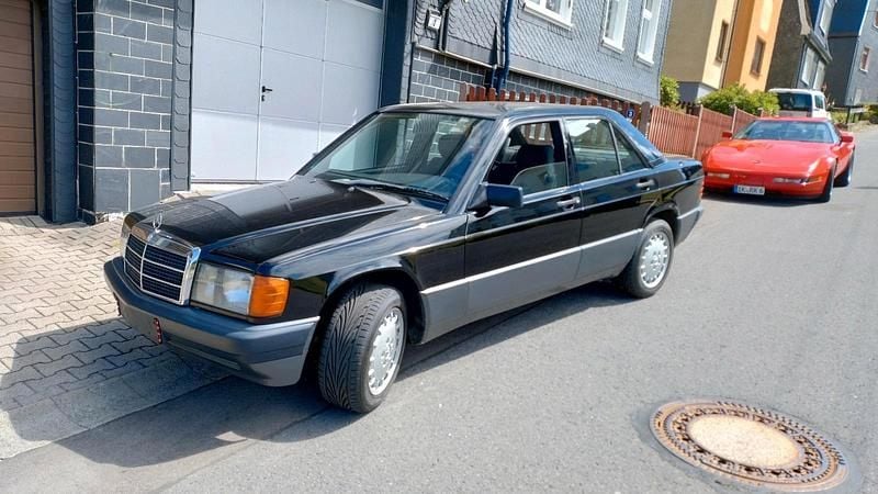 Gebraucht Mercedes 190 109 PS (80 kW) 1990 Schwarz Limousine