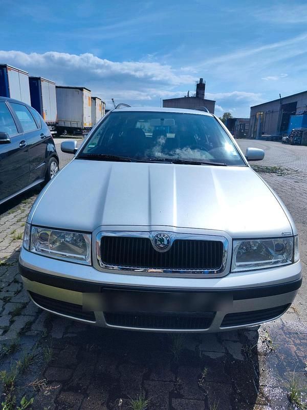Silber Gebraucht 2004 Skoda Octavia Kombi | 1.600 € (Fairer Preis) - Bild 1/4