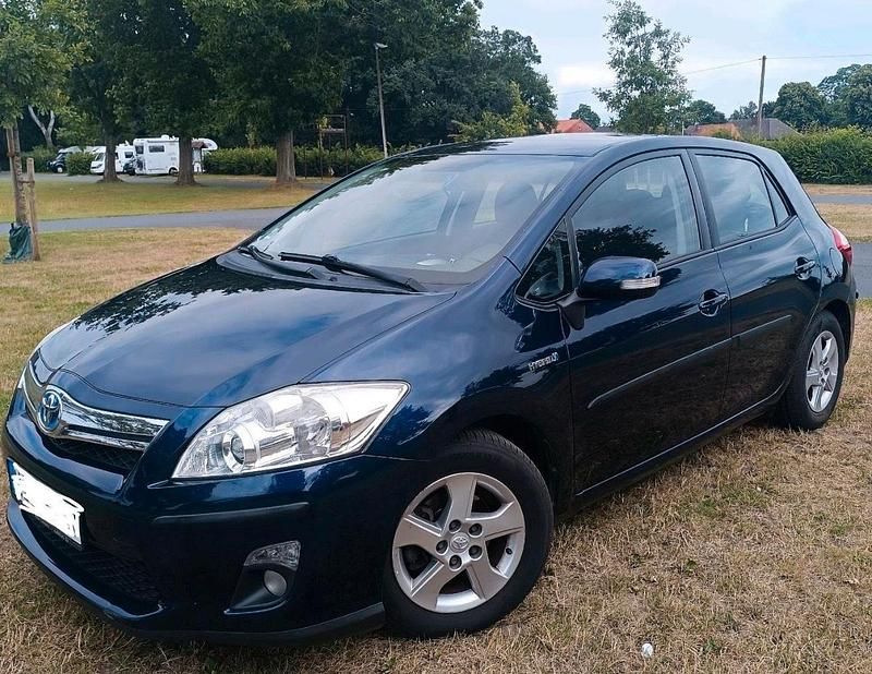Gebraucht Toyota Auris Hybrid 105 PS (77 kW) 2010 Blau Kleinwagen
