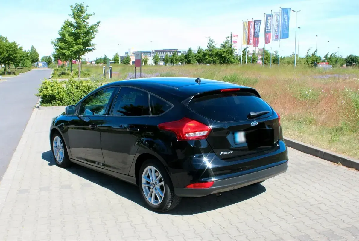 Gebraucht Ford Focus 125 PS (91 kW) 2017 Schwarz Limousine