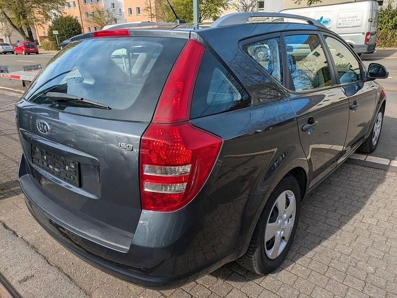 Gebraucht Kia Ceed Sportswagon Vision 109 PS (80 kW) 2009 Grau Kombi