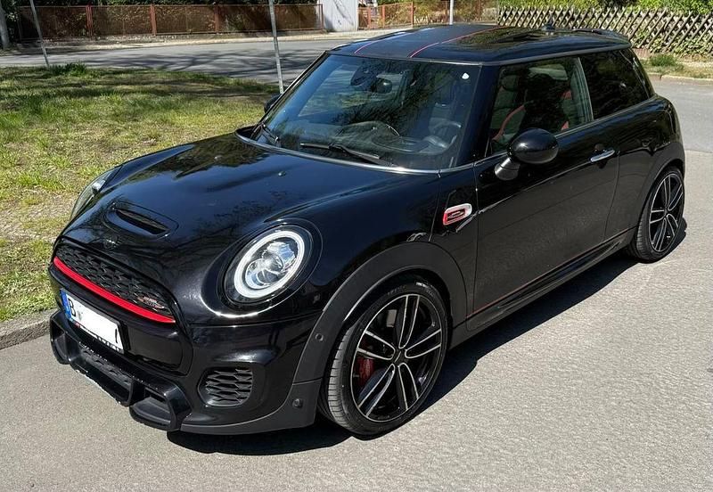 Second-hand Mini John Cooper Works 231 CP (169 kW) 2018 Negru Hatchback