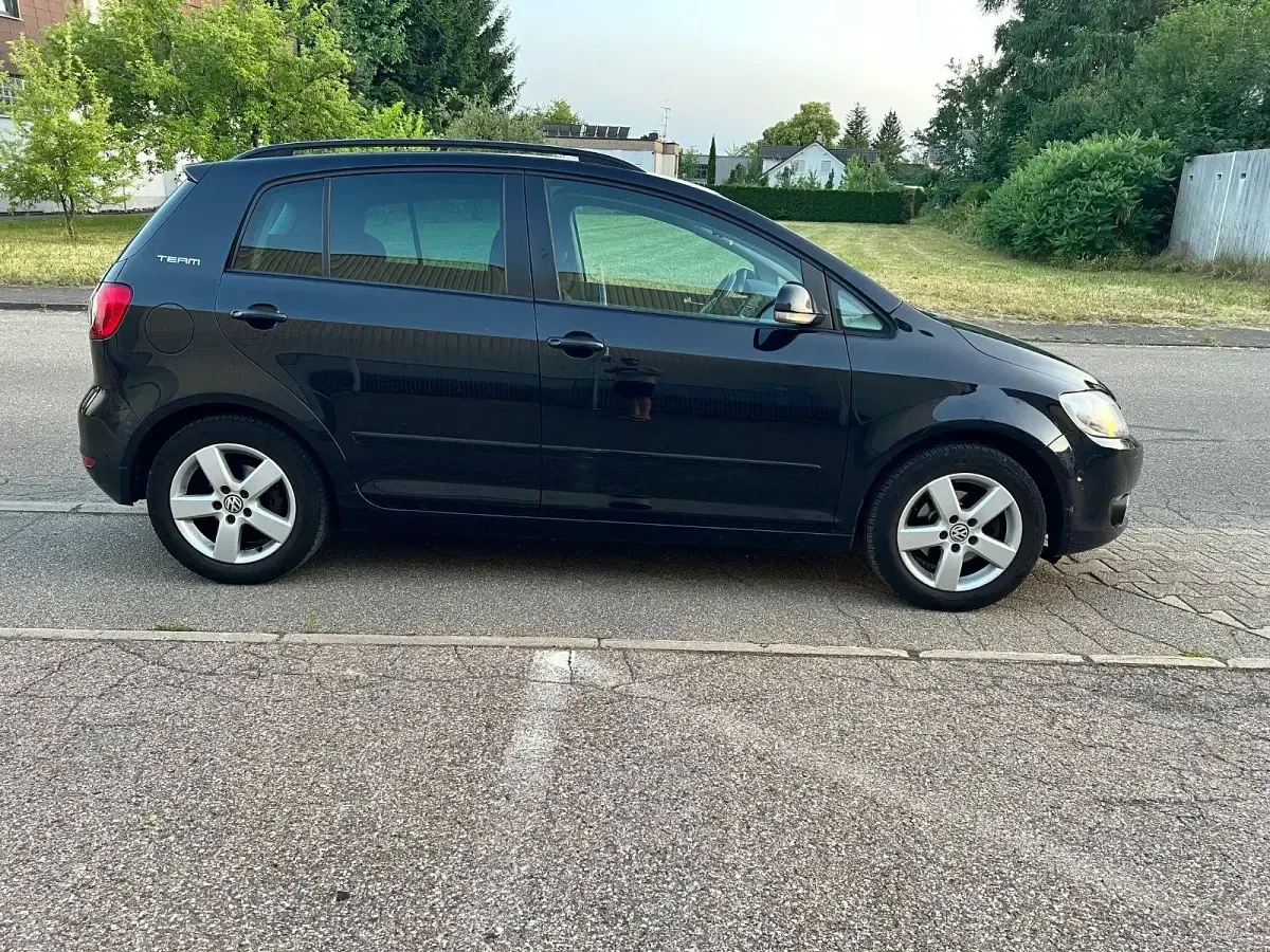 Gebraucht VW Golf Plus Cross 105 PS (77 kW) 2011 Schwarz Van / Kleinbus