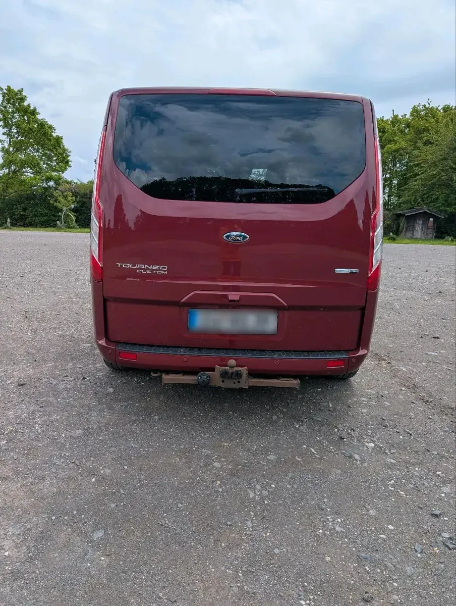 Gebraucht Ford Tourneo 185 PS (136 kW) 2020 Rot Van / Kleinbus