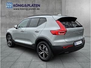 Neu Volvo XC40 Plus 163 PS (119 kW) 2026 Grau (vapour grey (grau)) SUV