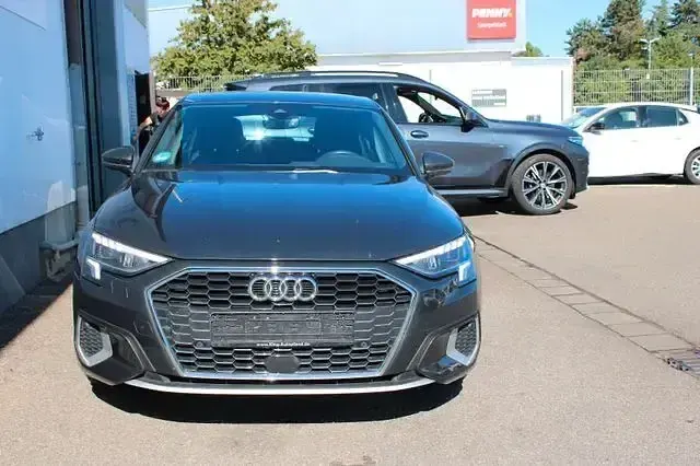 Gebraucht Audi A3 Ambiente 180 PS (132 kW) 2023 Andere Limousine
