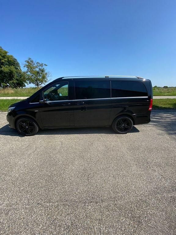 Schwarz Gebraucht 2015 Mercedes V250 Avantgarde Edition Van / Kleinbus | 36.000 € (Guter Preis) - Bild 1/4
