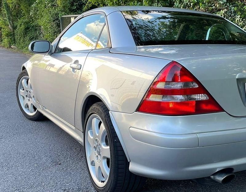 Gebraucht Mercedes SLK230 197 PS (144 kW) 2001 Silber Cabrio