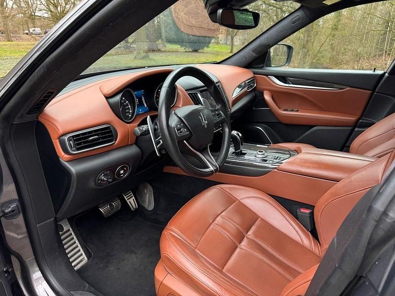 Gebraucht Maserati Levante 275 PS (202 kW) 2016 Grau SUV