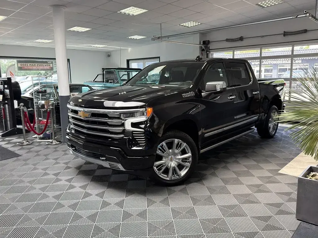 Neu Chevrolet Silverado 426 PS (313 kW) 2026 Schwarz SUV
