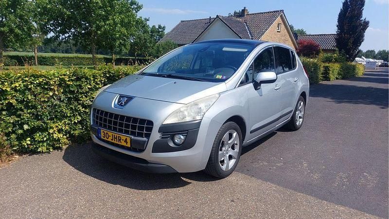 Grau Gebraucht 2009 Peugeot 3008 Van / Kleinbus | 1.450 € (Fairer Preis) - Bild 1/4