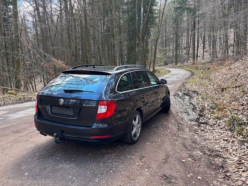 Gebraucht Skoda Superb Elegance 140 PS (102 kW) 2012 Schwarz Kombi