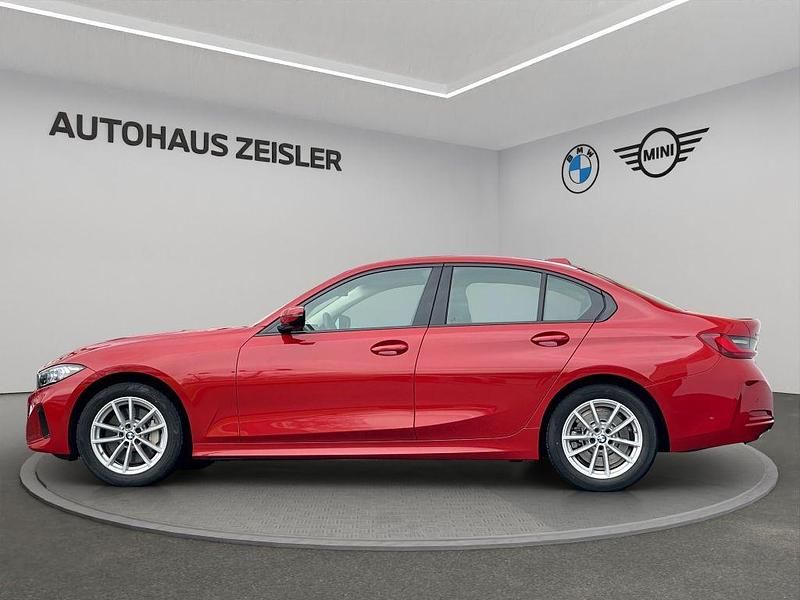 Gebraucht BMW 330 Sport Line 245 PS (180 kW) 2023 Melbourne red Limousine