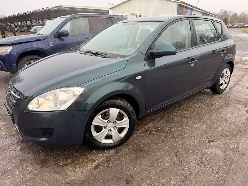 Gebraucht Kia Ceed LX 109 PS (80 kW) 2008 Yorkshiregrün met. Kleinwagen