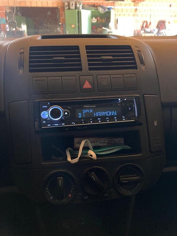 Gebraucht VW Polo 74 PS (54 kW) 2003 Silber Kleinwagen