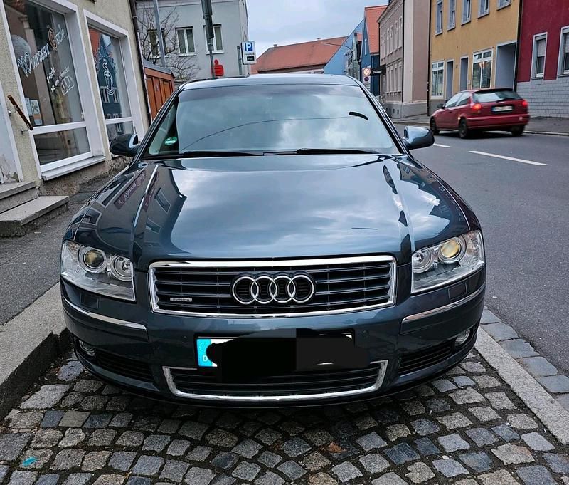 Blau Gebraucht 2004 Audi A8 Limousine | 7.444 € (Fairer Preis) - Bild 1/4