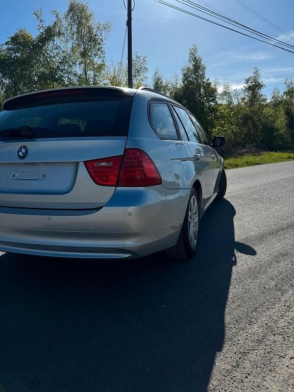 Second-hand BMW 320 170 CP (125 kW) 2011 Argintiu Break