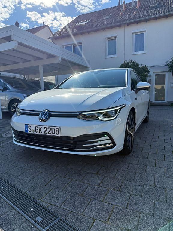 Weiß Gebraucht 2022 VW Golf VIII Style Limousine | 25.490 € (Guter Preis) - Bild 1/4