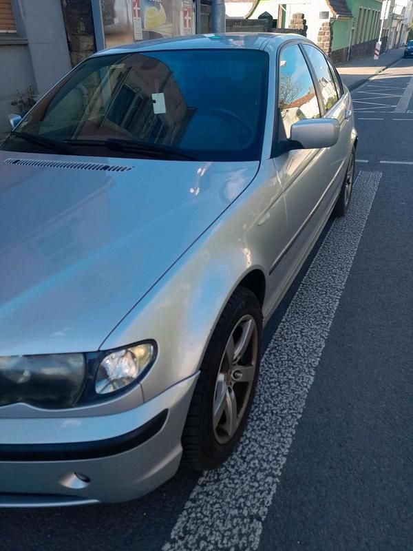 Silber Gebraucht 2004 BMW 316 Limousine | 750 € (Superpreis) - Bild 1/4