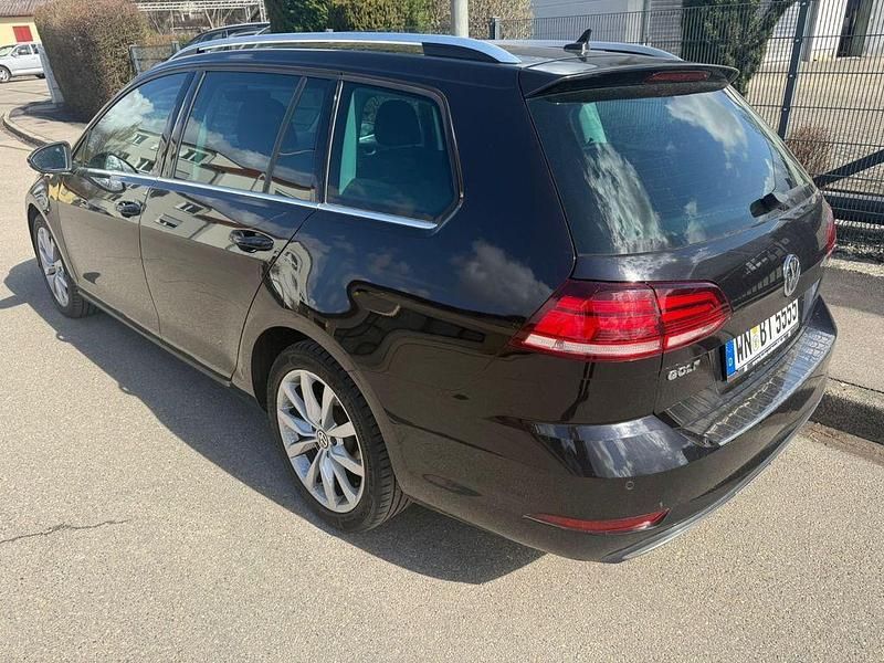Gebraucht VW Golf VII Highline 150 PS (110 kW) 2021 Schwarz Kleinwagen