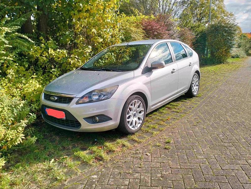 Grau Gebraucht 2009 Ford Focus Kombi | 2.900 € (Fairer Preis) - Bild 1/4
