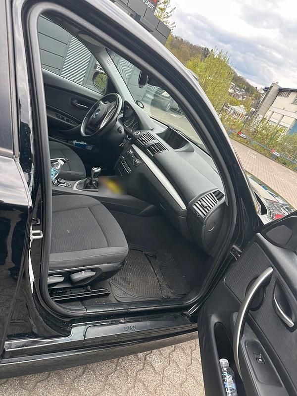 Second-hand BMW 320 143 CP (105 kW) 2010 Negru Hatchback