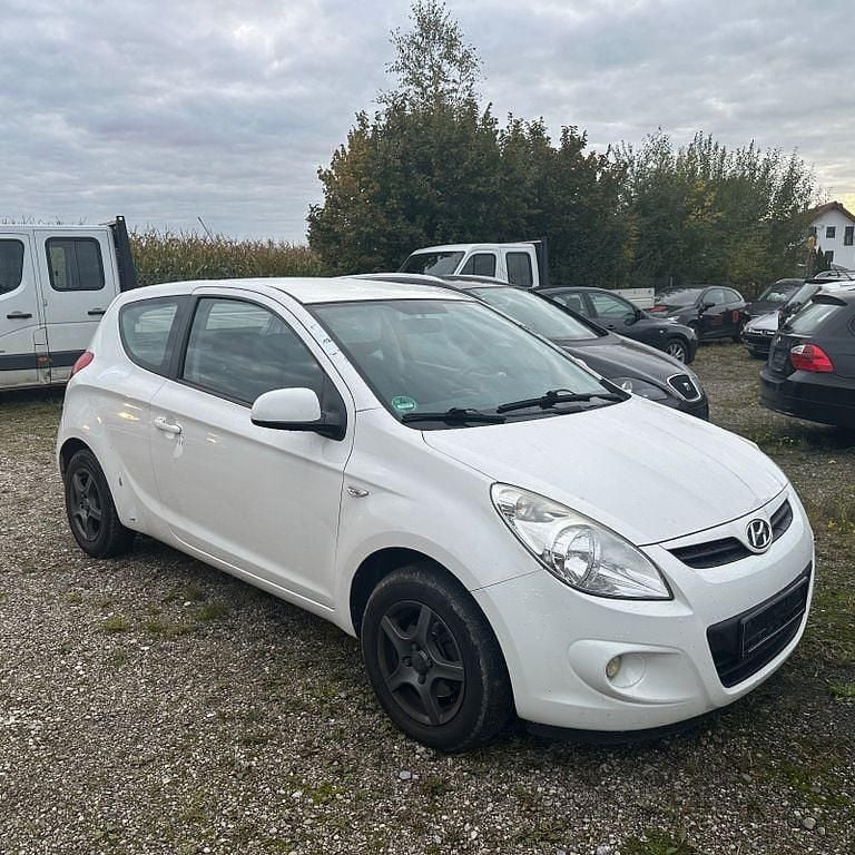Weiß Gebraucht 2012 Hyundai i20 Classic Kleinwagen | 1.690 € (Guter Preis) - Bild 1/4