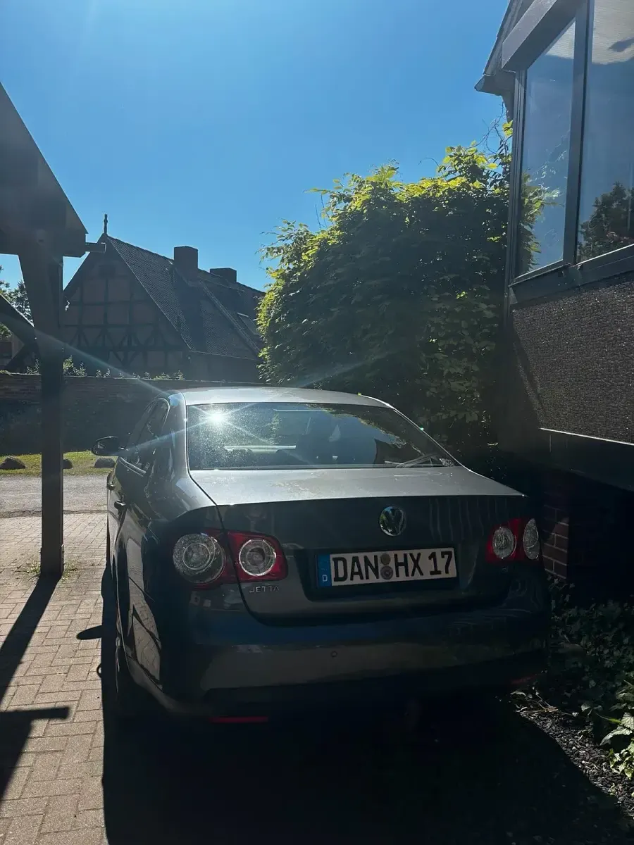 Gebraucht VW Jetta 122 PS (89 kW) 2010 Grau Limousine