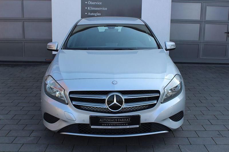 Gebraucht Mercedes A200 Style 136 PS (100 kW) 2014 Silber Limousine