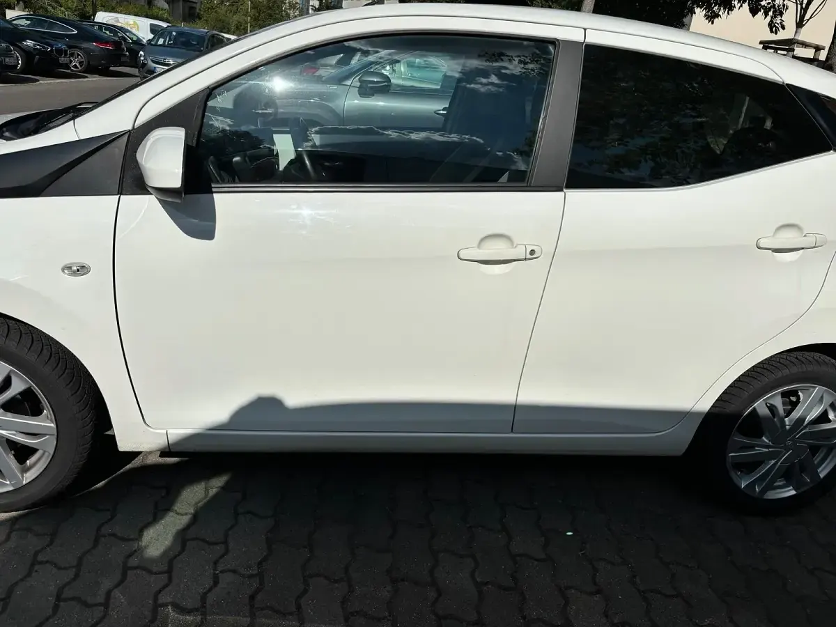 Gebraucht Toyota Aygo X-play 72 PS (52 kW) 2017 Weiß Kleinwagen