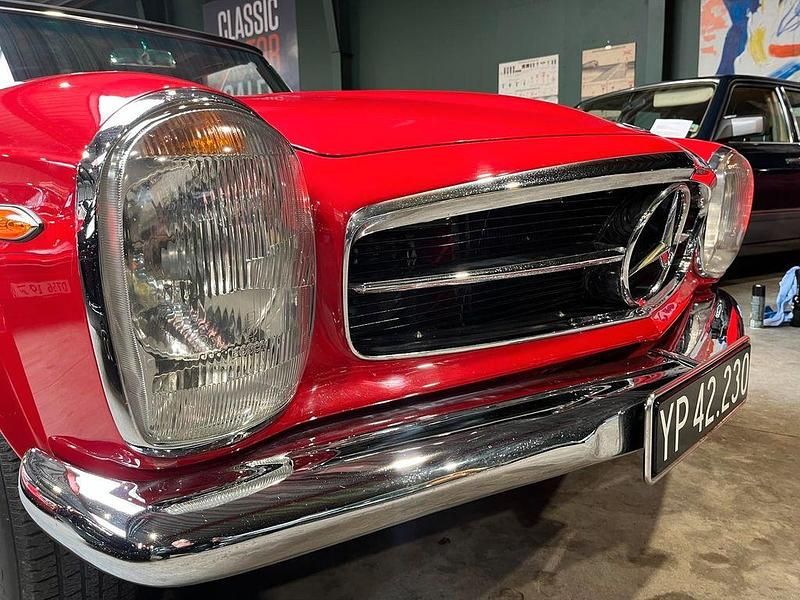 Gebraucht Mercedes 230 150 PS (110 kW) 1963 Rot Cabrio