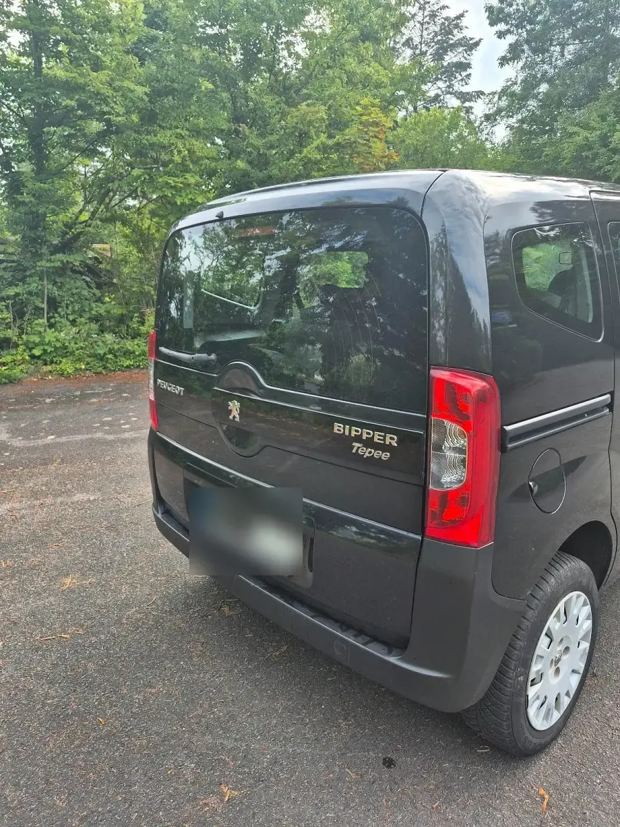 Gebraucht Peugeot TePee 73 PS (53 kW) 2013 Schwarz Kleinwagen