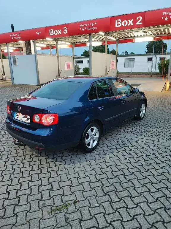 Gebraucht VW Jetta 122 PS (89 kW) 2008 Blau Limousine