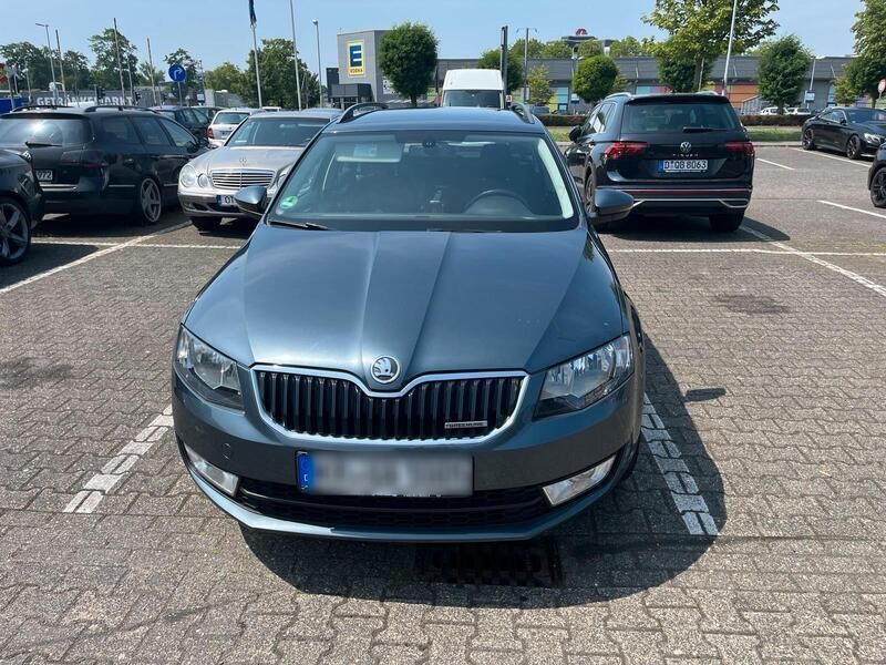 Grau Gebraucht 2014 Skoda Octavia Kombi | 8.500 € - Bild 1/4