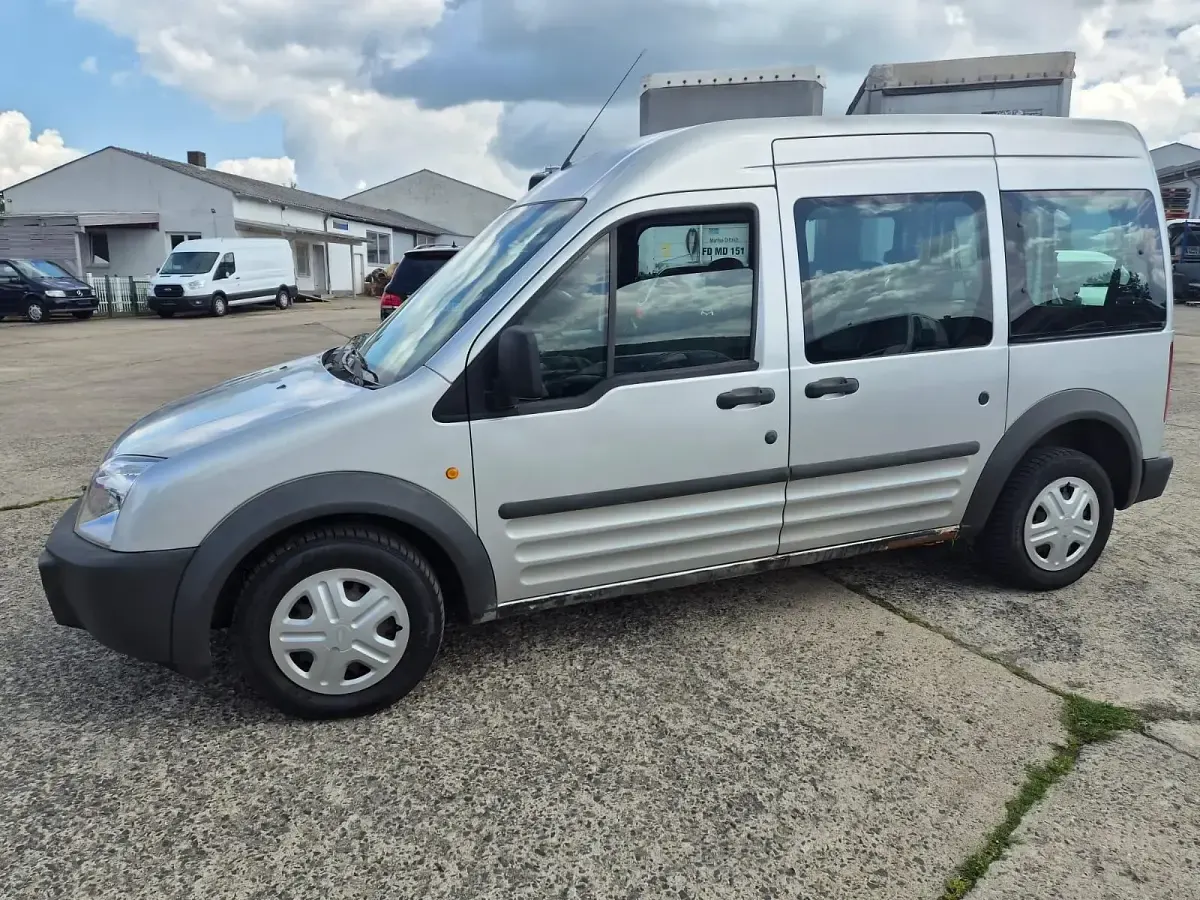 Gebraucht Ford Tourneo Connect 90 PS (66 kW) 2006 Silber Van / Kleinbus