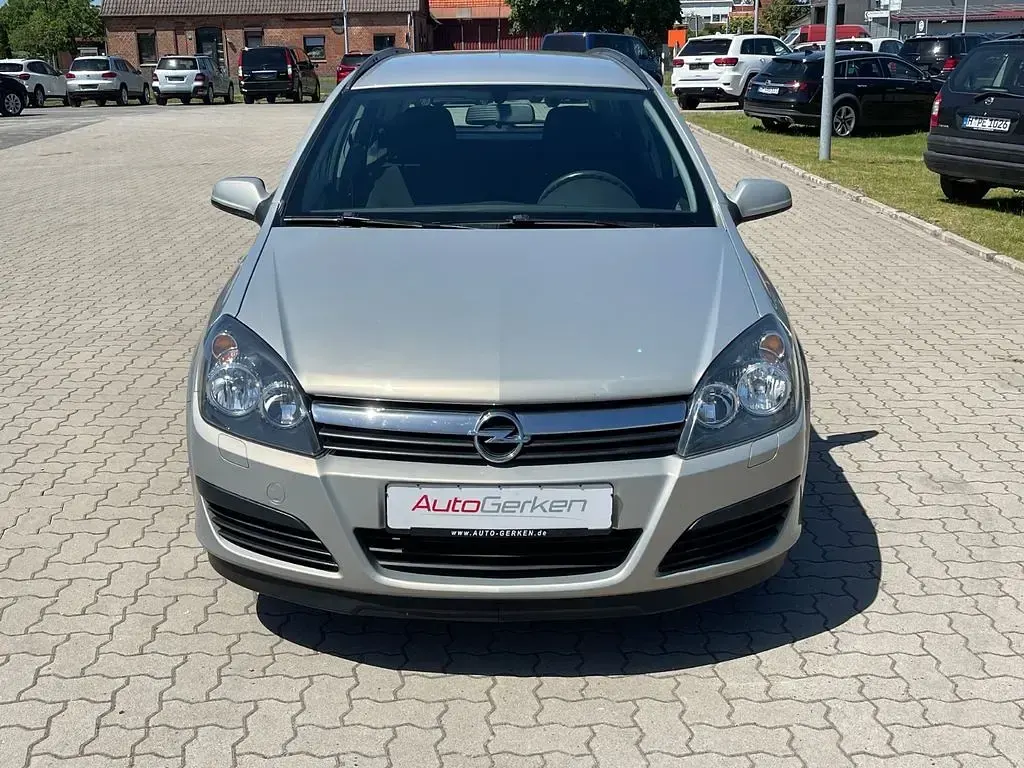 Gebraucht Opel Astra Edition 101 PS (74 kW) 2006 Pannacotta metallic Limousine