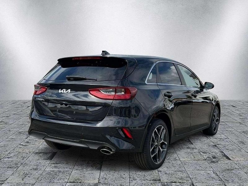 Neu Kia Ceed 140 PS (102 kW) 2025 Zilina schwarz metallic Kleinwagen
