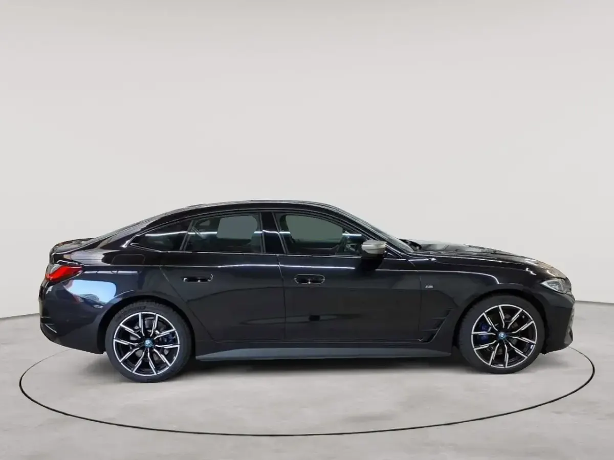 Gebraucht BMW i4 Sport Line 400 kW (544 PS) 2023 Saphirschwarz metallic Limousine