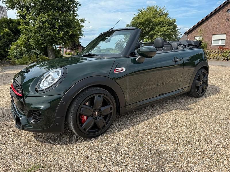 Grün Gebraucht 2019 Mini John Cooper Works Cabriolet Cabrio | 26.900 € (Fairer Preis) - Bild 1/4