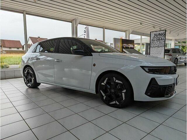 Lack weiss banquise Gebraucht 2023 Opel Astra GSe Limousine | 39.500 € - Bild 1/2