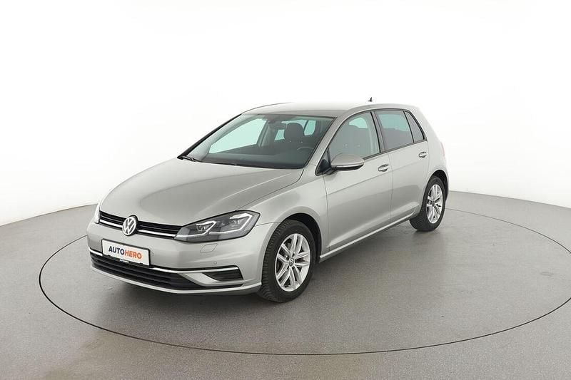 Silber Gebraucht 2018 VW Golf VII Comfortline Limousine | 12.180 € (Fairer Preis) - Bild 1/3
