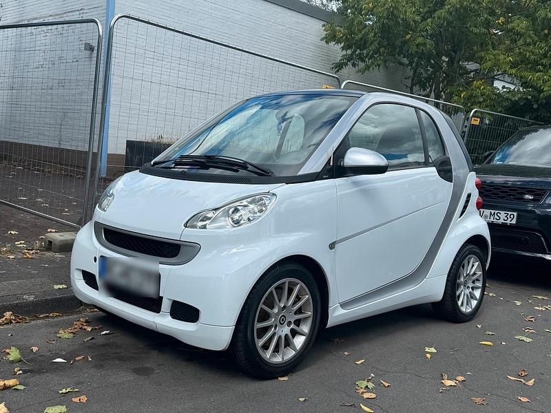 Weiß Gebraucht 2012 Smart ForTwo Coupé Kleinwagen | 2.900 € - Bild 1/4
