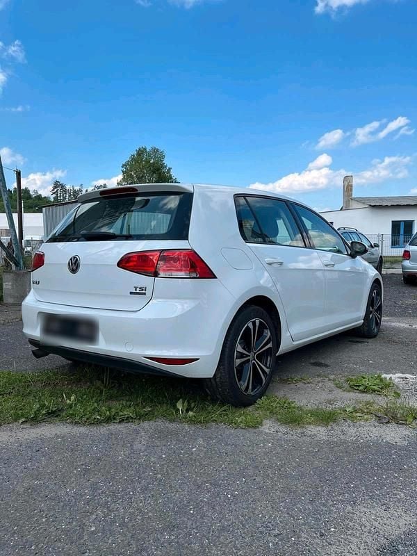 Gebraucht VW Golf VII 105 PS (77 kW) 2014 Weiß Kleinwagen